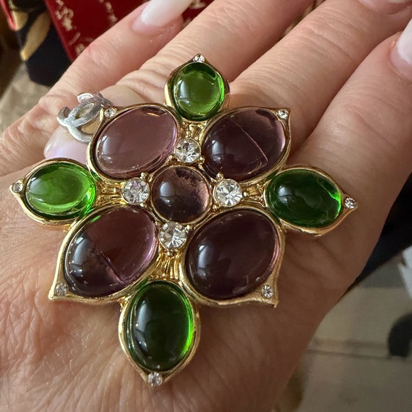 Catwalk Jon Gorgeous Large Cabochan Glass Ring - Picture 9 of 10